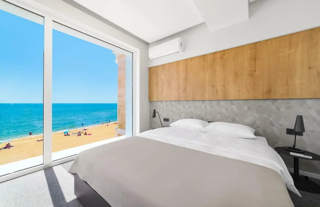 Poseidon Deluxe перша лінія з басейном * Odessa